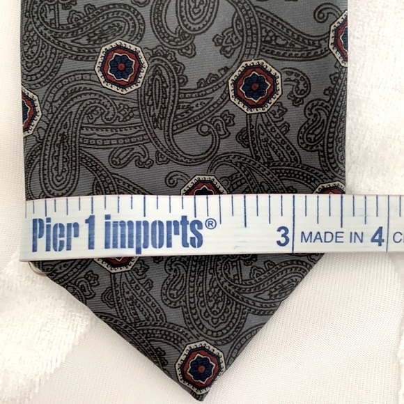 Jones New York Men’s Tie. 100% Silk. Paisley Pattern w/ Navy & Burgundy Accents - Picture 5 of 5